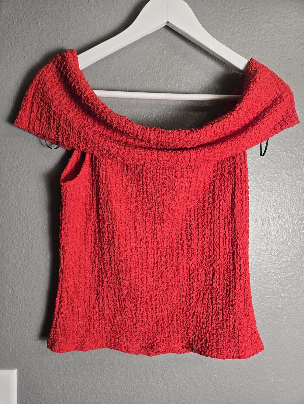 Off The Shoulder Textured Red Top Size Medium
